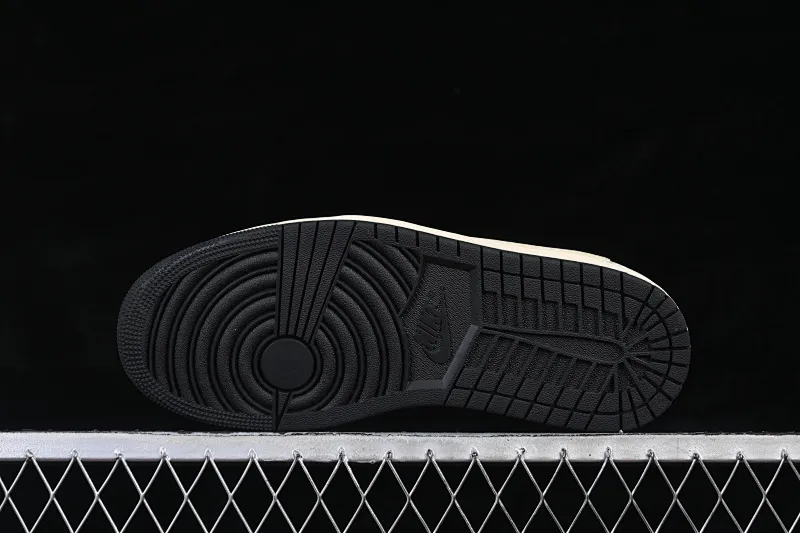 All Categories Air Jordan Jordan Series Basketball Shoes Air Jordan 1 Low Travis Scott x Air Jordan 1 Low OG AJ1 Joe 1 Joint Overhead XZ6868-001